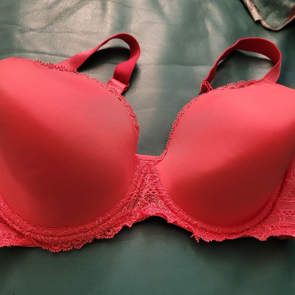 Calvin Klein padded coral bra with lace trim, 36D.